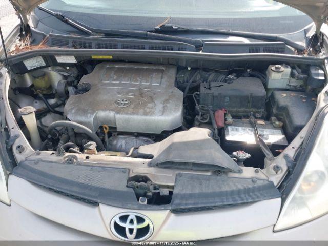 Toyota Sienna Le Image 11