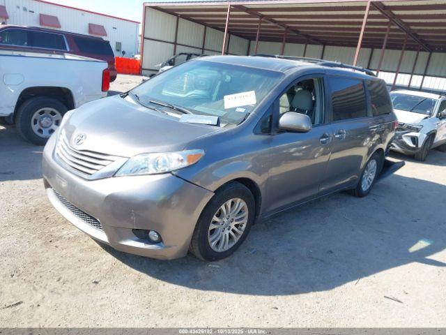 Toyota Sienna Xle Premium 8 Passenger Image 6