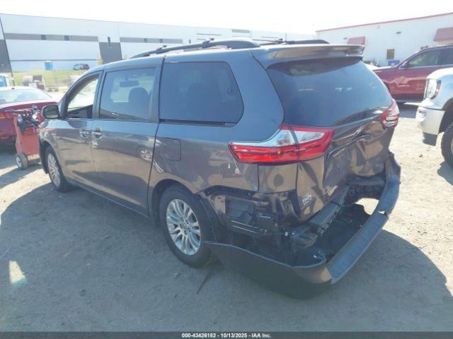 Toyota Sienna Xle Premium 8 Passenger Image 2
