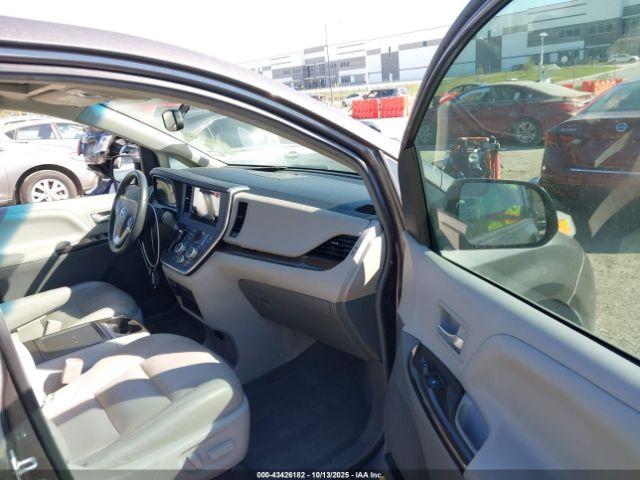 Toyota Sienna Xle Premium 8 Passenger Image 8