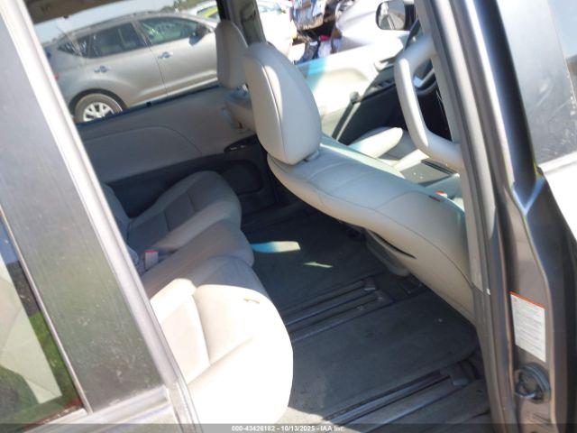 Toyota Sienna Xle Premium 8 Passenger Image 9