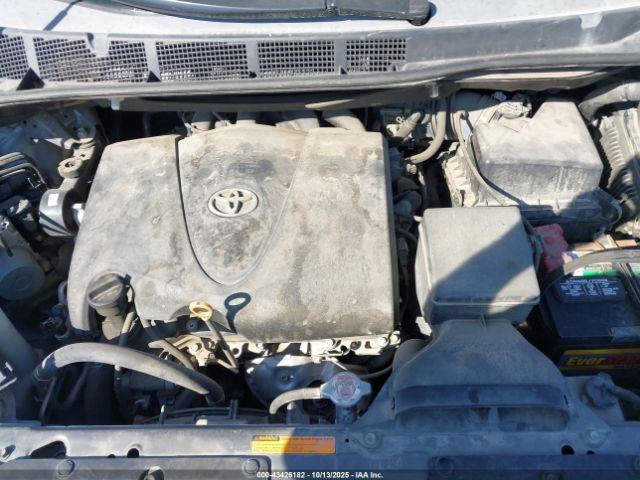 Toyota Sienna Xle Premium 8 Passenger Image 13