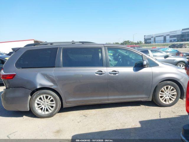 Toyota Sienna Xle Premium 8 Passenger Image 12