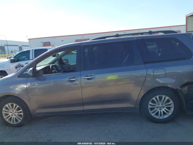 Toyota Sienna Xle Premium 8 Passenger Image 14