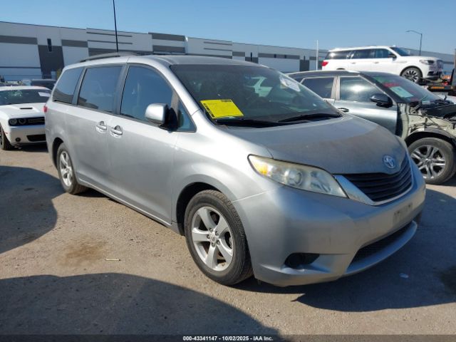 Toyota Sienna Le V6 Image 1