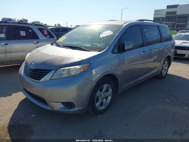 Toyota Sienna Le V6 Image 7