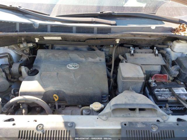 Toyota Sienna Le V6 Image 14