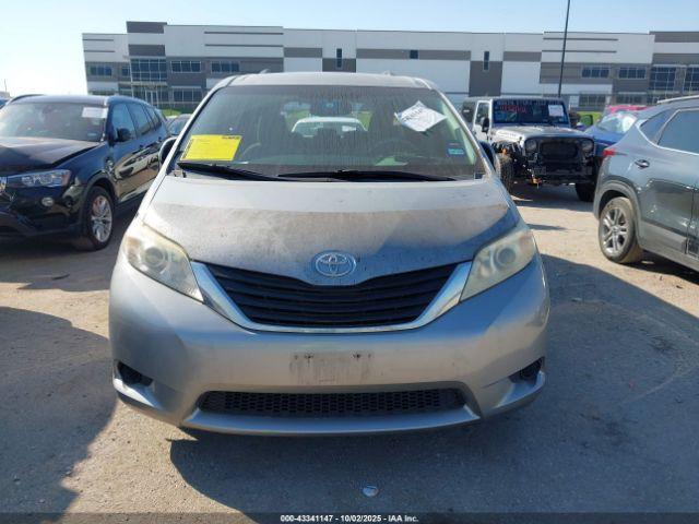 Toyota Sienna Le V6 Image 8