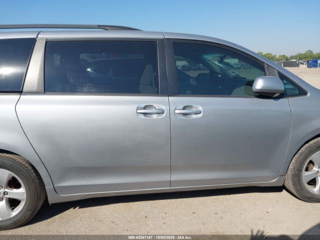 Toyota Sienna Le V6 Image 15
