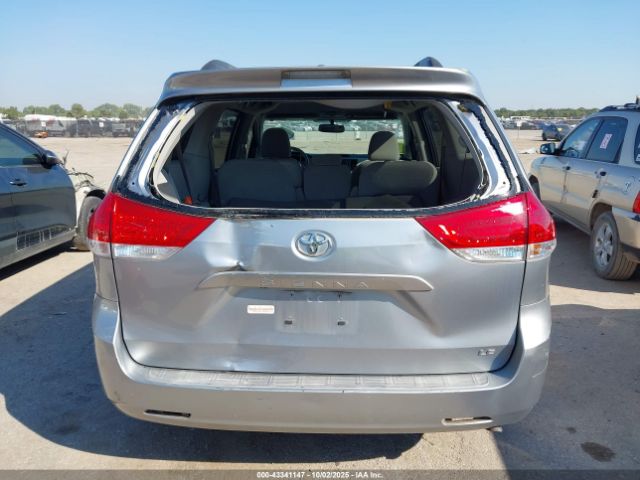 Toyota Sienna Le V6 Image 12