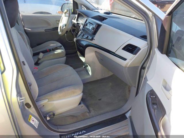 Toyota Sienna L V6 7 Passenger Image 11