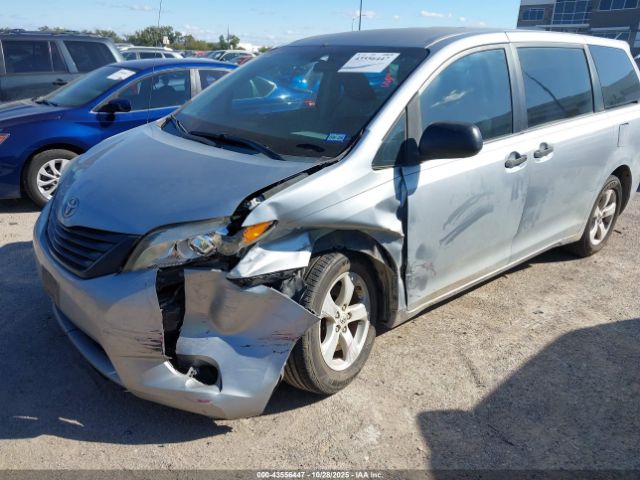Toyota Sienna L V6 7 Passenger Image 3