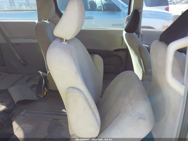 Toyota Sienna L V6 7 Passenger Image 14