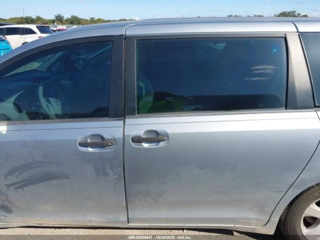 Toyota Sienna L V6 7 Passenger Image 10