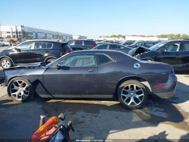 Dodge Challenger Sxt Image 12