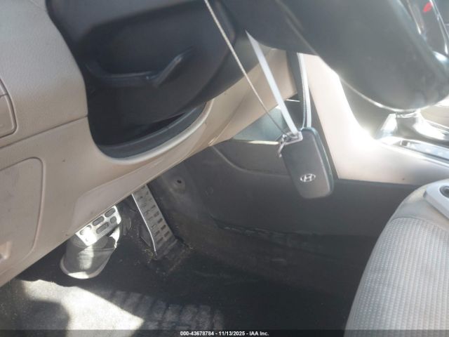 Hyundai ELANTRA Image 8