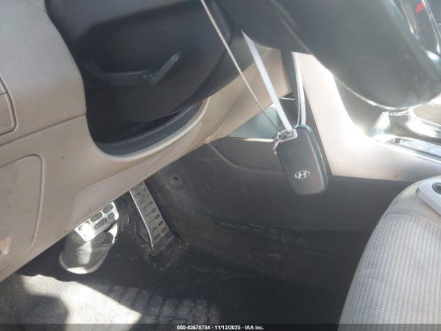 Hyundai ELANTRA Image 8