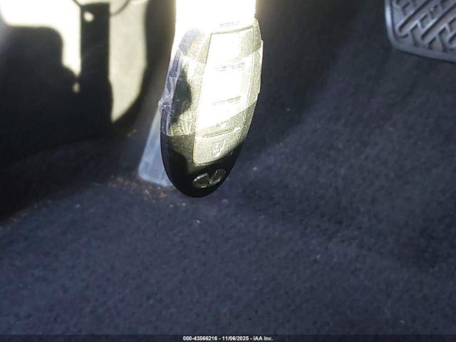 INFINITI Q60 2.0t Image 11