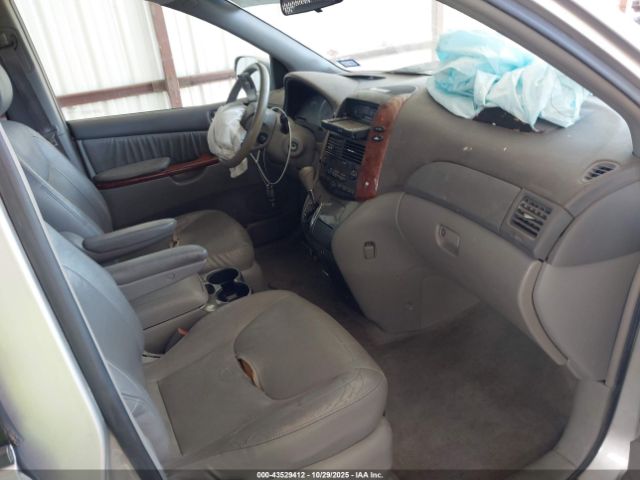 Toyota Sienna Xle Image 12