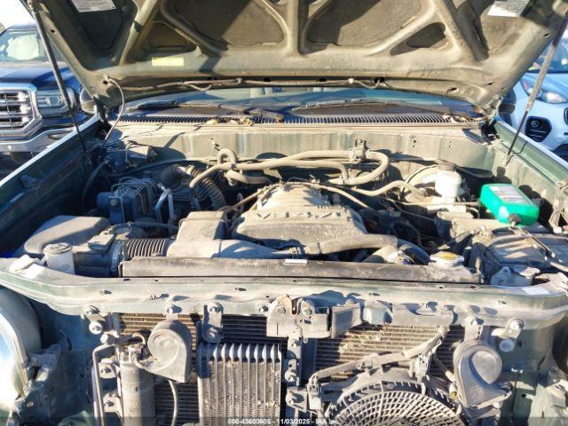 Toyota Sequoia Sr5 V8 Image 16