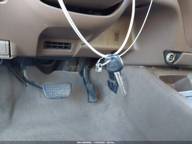 Toyota Sequoia Sr5 V8 Image 10