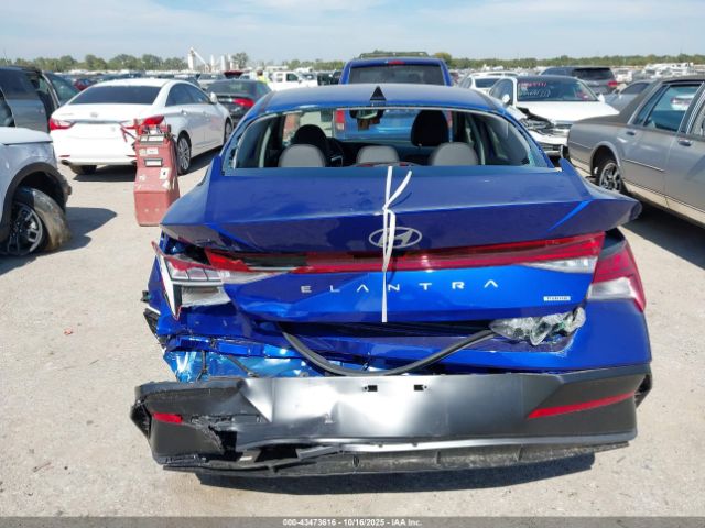 Hyundai ELANTRA Limited Image 11