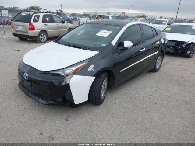 Toyota Prius Two Image 5