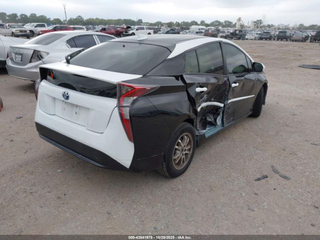 Toyota Prius Two Image 15