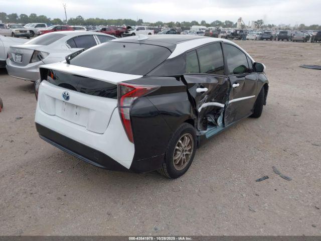 Toyota Prius Two Image 15
