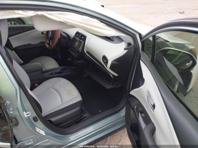 Toyota Prius Two Image 6