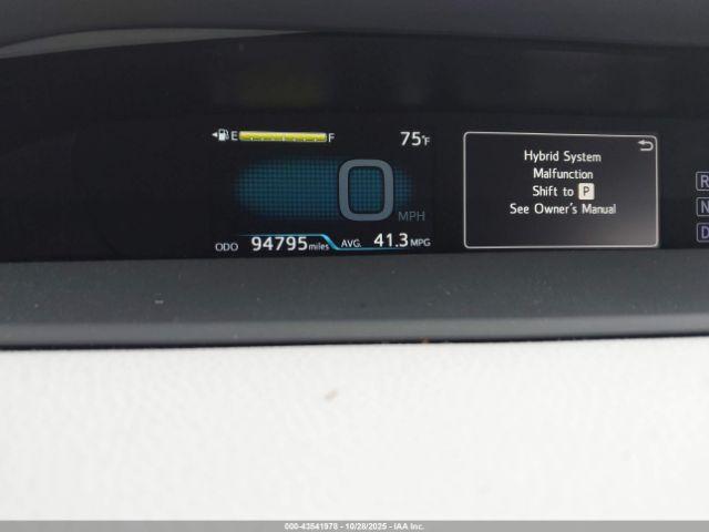 Toyota Prius Two Image 16