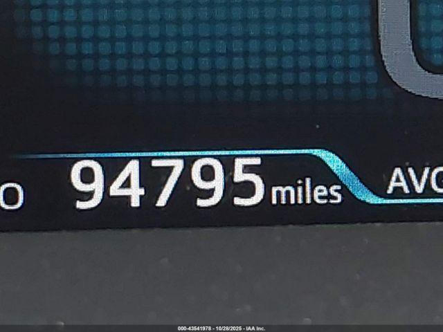 Toyota Prius Two Image 2