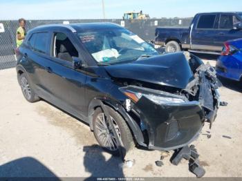  Salvage Nissan Kicks