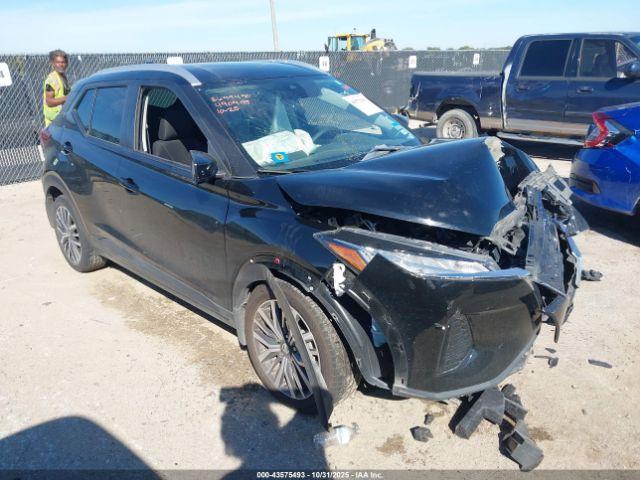  Salvage Nissan Kicks