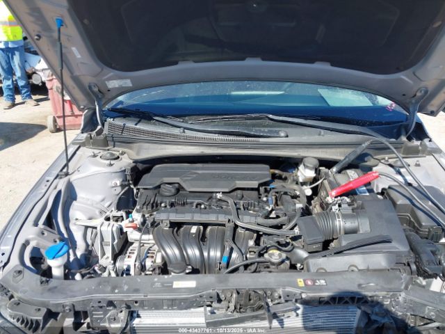 Hyundai ELANTRA Limited Image 9