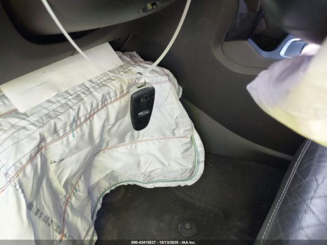 Ford Escape Titanium Image 13