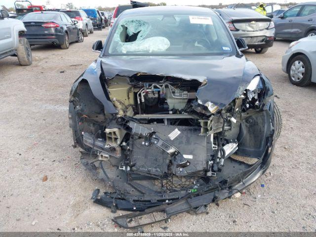 Tesla Model 3 Image 11