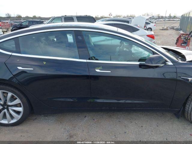 Tesla Model 3 Image 7