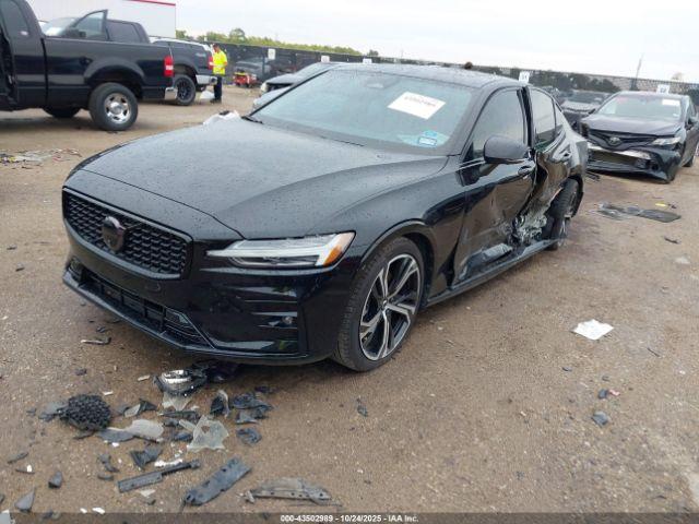 Volvo S60 B5 Plus Dark Theme Image 15