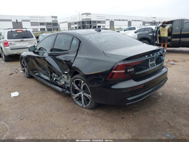 Volvo S60 B5 Plus Dark Theme Image 9