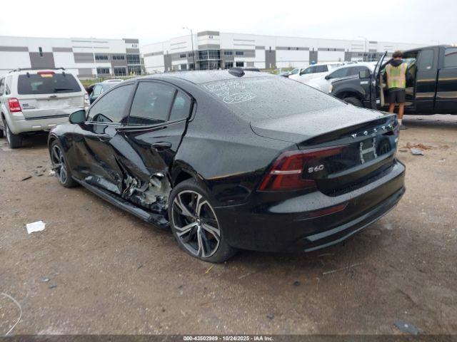 Volvo S60 B5 Plus Dark Theme Image 9