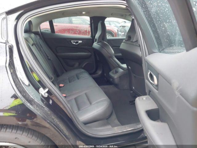 Volvo S60 B5 Plus Dark Theme Image 4