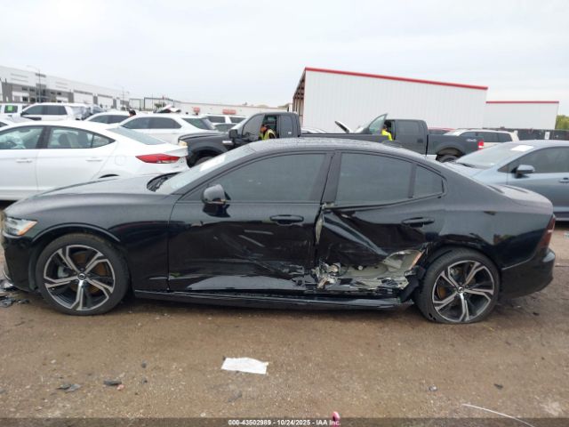 Volvo S60 B5 Plus Dark Theme Image 11