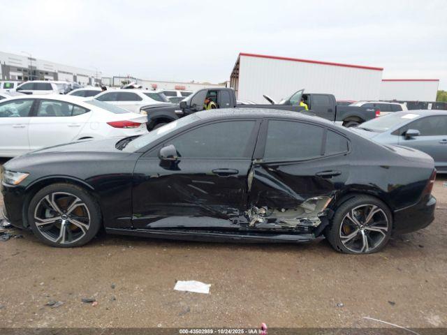 Volvo S60 B5 Plus Dark Theme Image 11