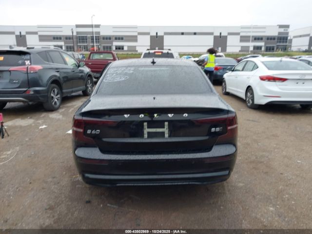 Volvo S60 B5 Plus Dark Theme Image 13