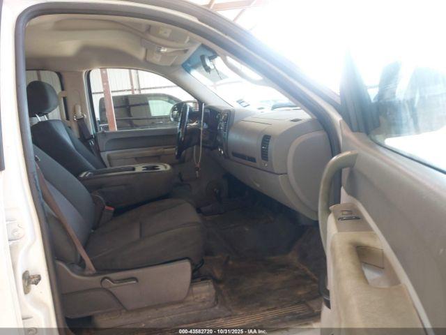 Chevrolet Silverado 1500 Work Truck Image 13