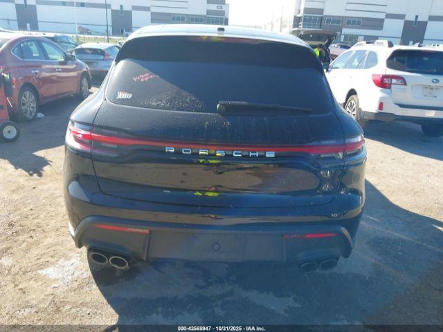 Porsche Macan T Image 4