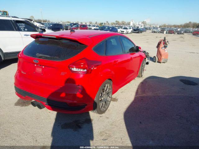 Ford Focus St Image 7