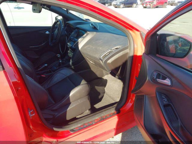 Ford Focus St Image 9