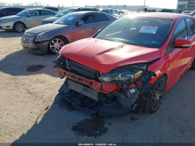 Ford Focus St Image 8